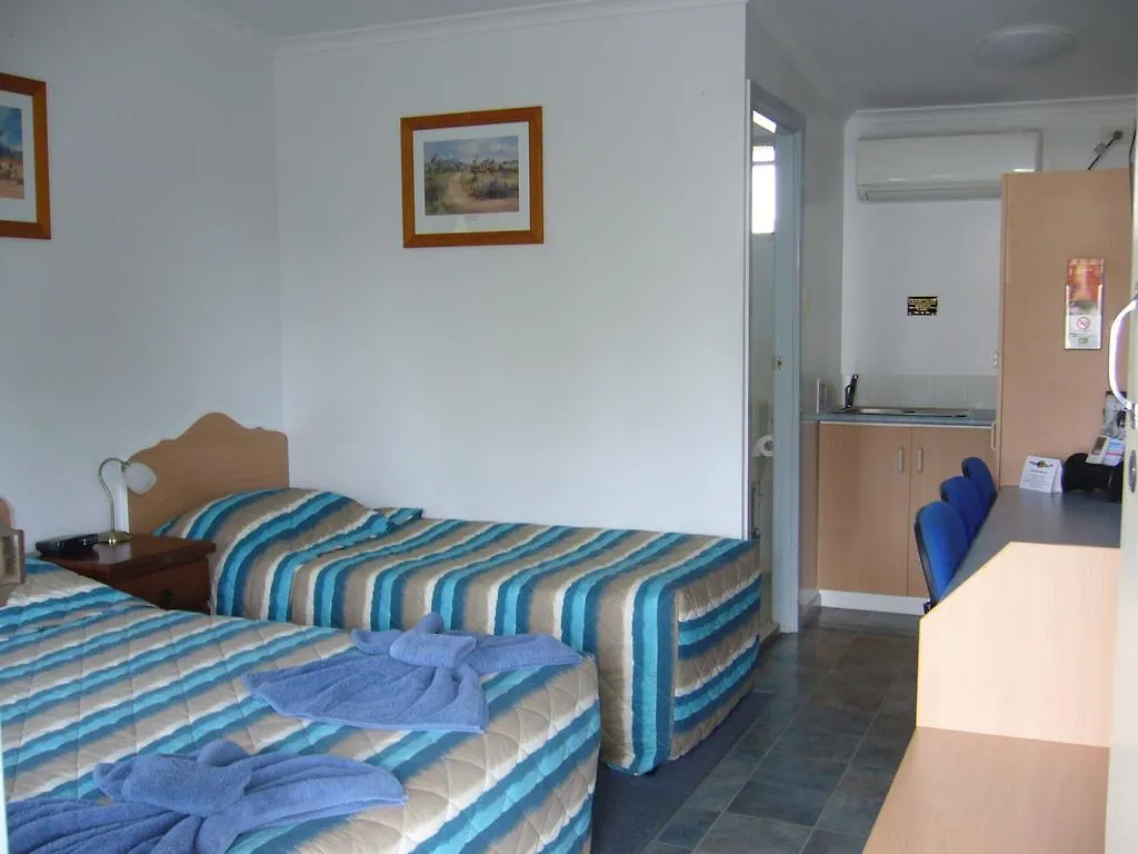 Kings Motor Inn & Steakhouse Roma 3*,